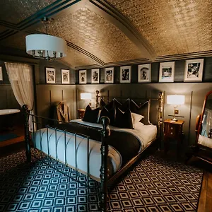 Sheddington Manor - 2 Bedroom & Cinema Maison d'hôtes Belfast